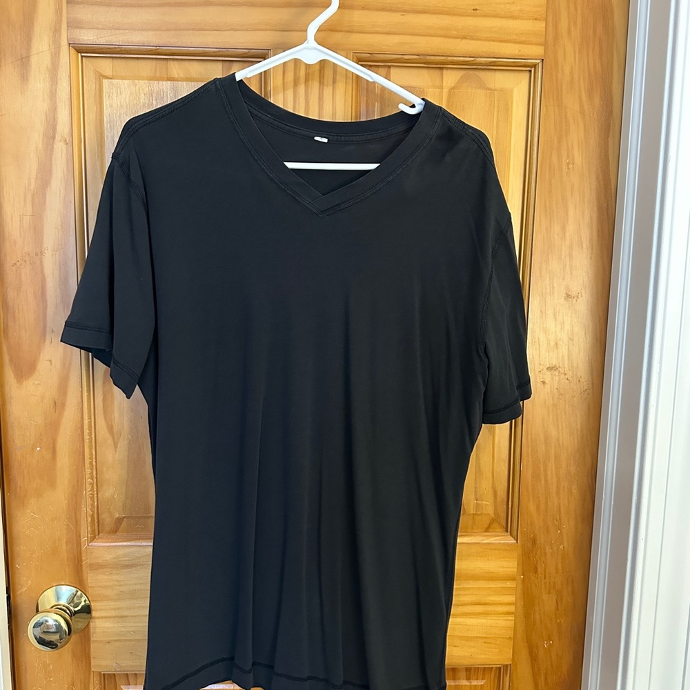 Mens lululemon athletica Black V-Neck Tee sz L